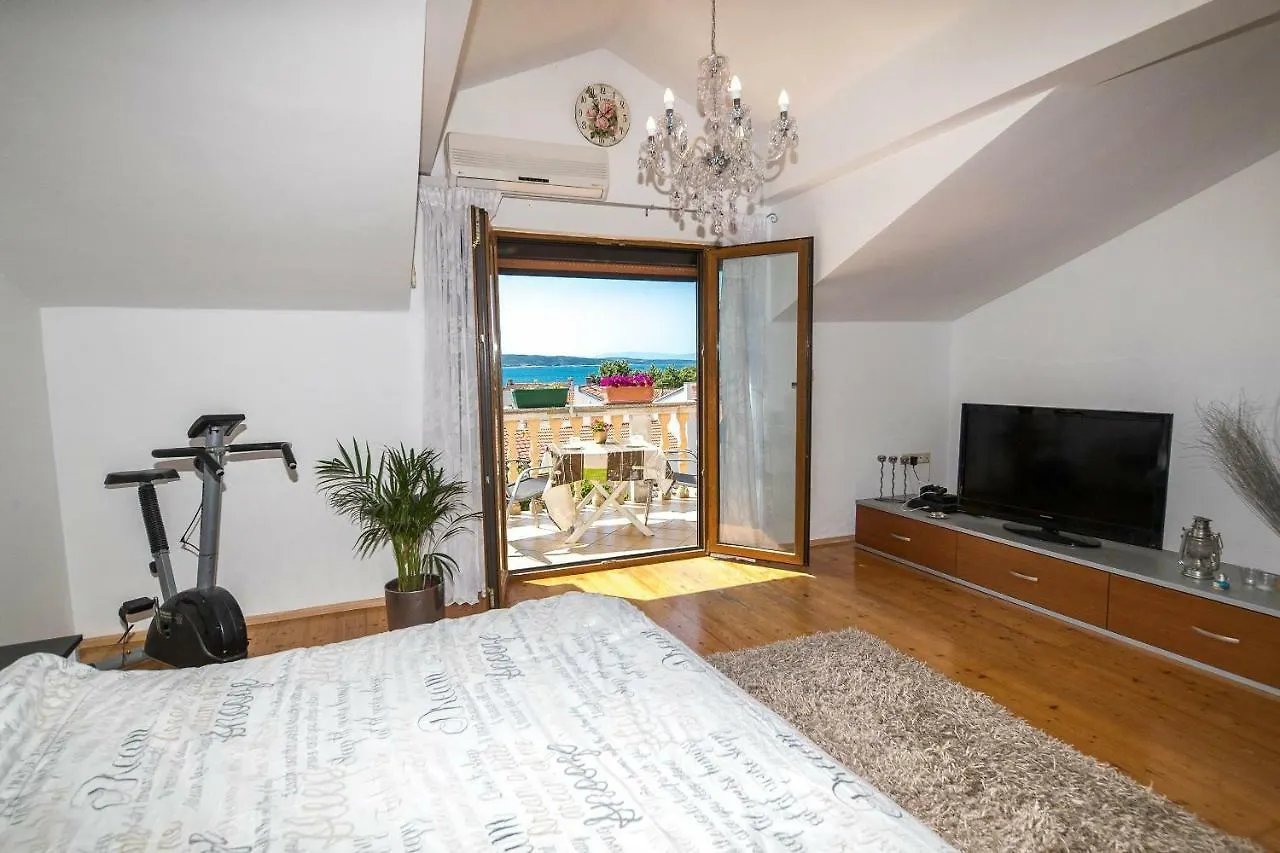 Roko Apartments Selce 0*,